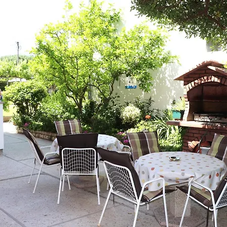 Andjela With Terrace, Garden And Sea View Apartament