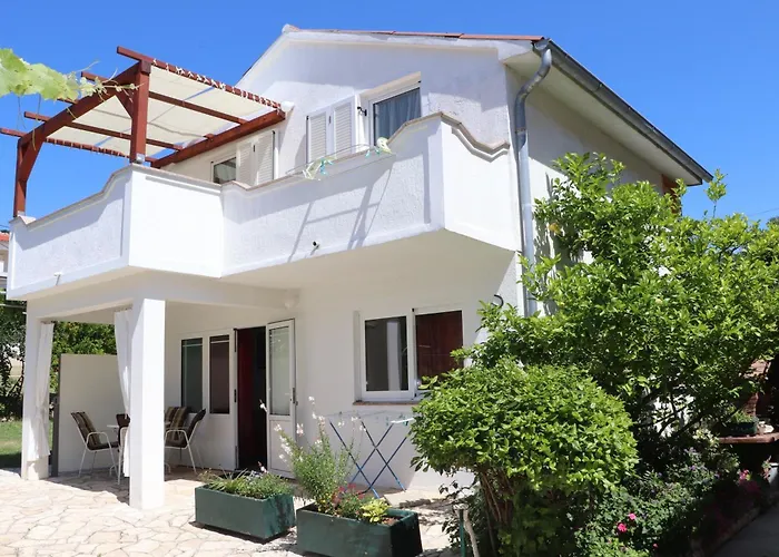 Apartamento Andjela With Terrace, Garden And Sea View