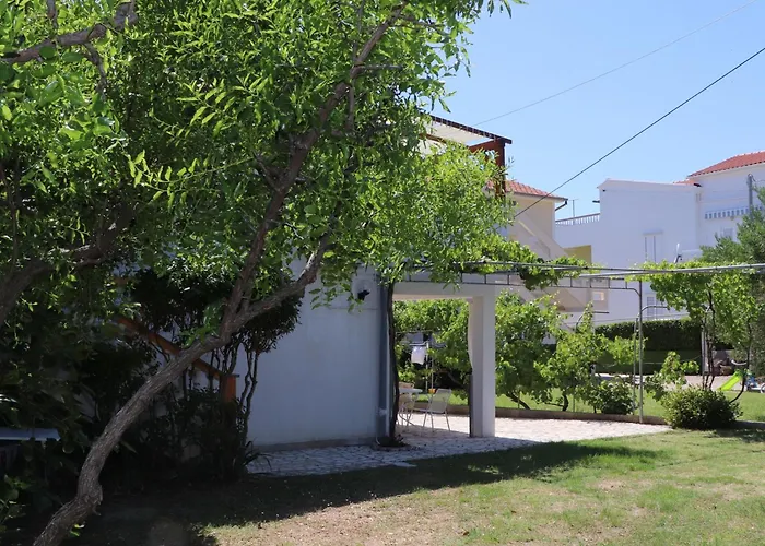 Apartamento Andjela With Terrace, Garden And Sea View