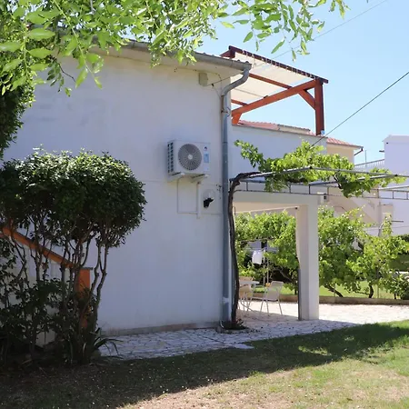 Appartement Andjela With Terrace, Garden And Sea View