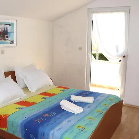 Andjela With Terrace, Garden And Sea View * Barbat na Rabu
