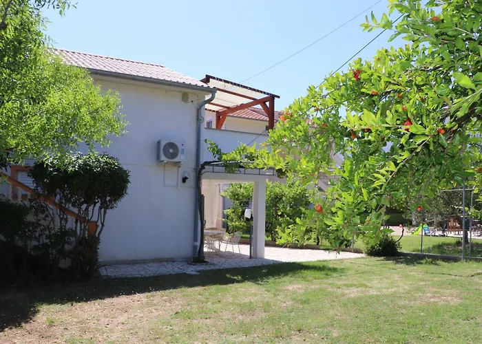 Andjela With Terrace, Garden And Sea View *
