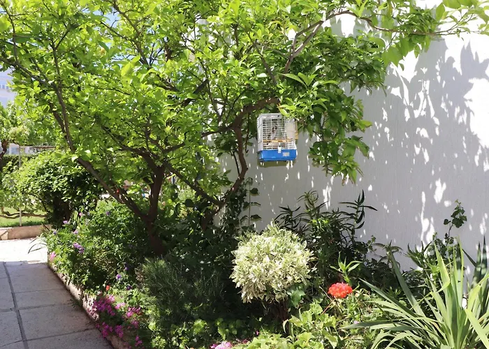 Appartement Andjela With Terrace, Garden And Sea View