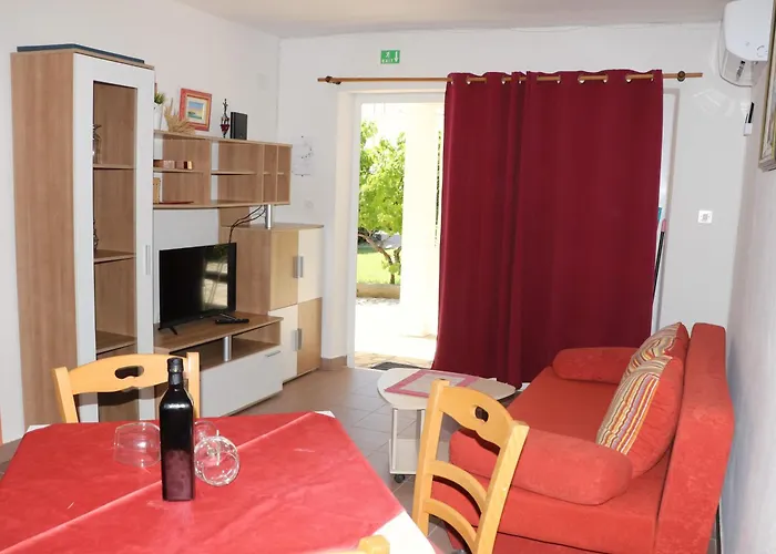 Andjela With Terrace, Garden And Sea View * Barbat na Rabu
